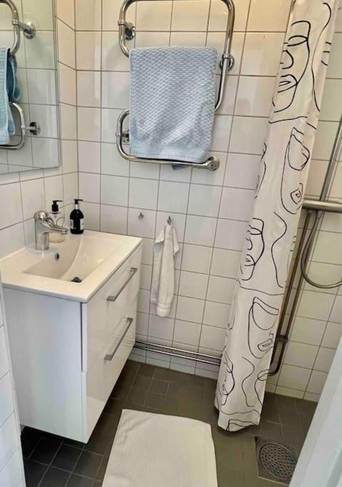 Appartement Modern Laegenhet Med Balkong Stockholm